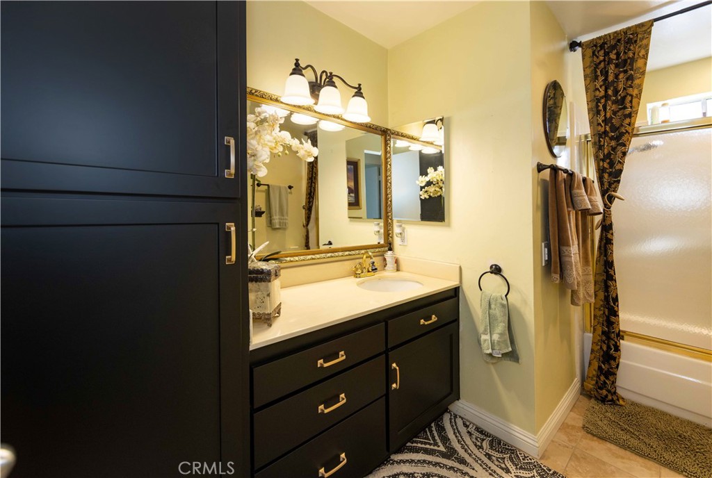 3747 Vista Campana S 36