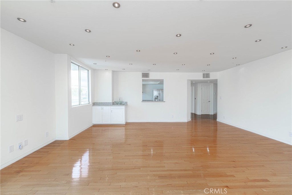 8559 Alcott Street 305