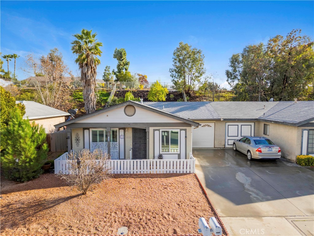 27251 El Puente Street