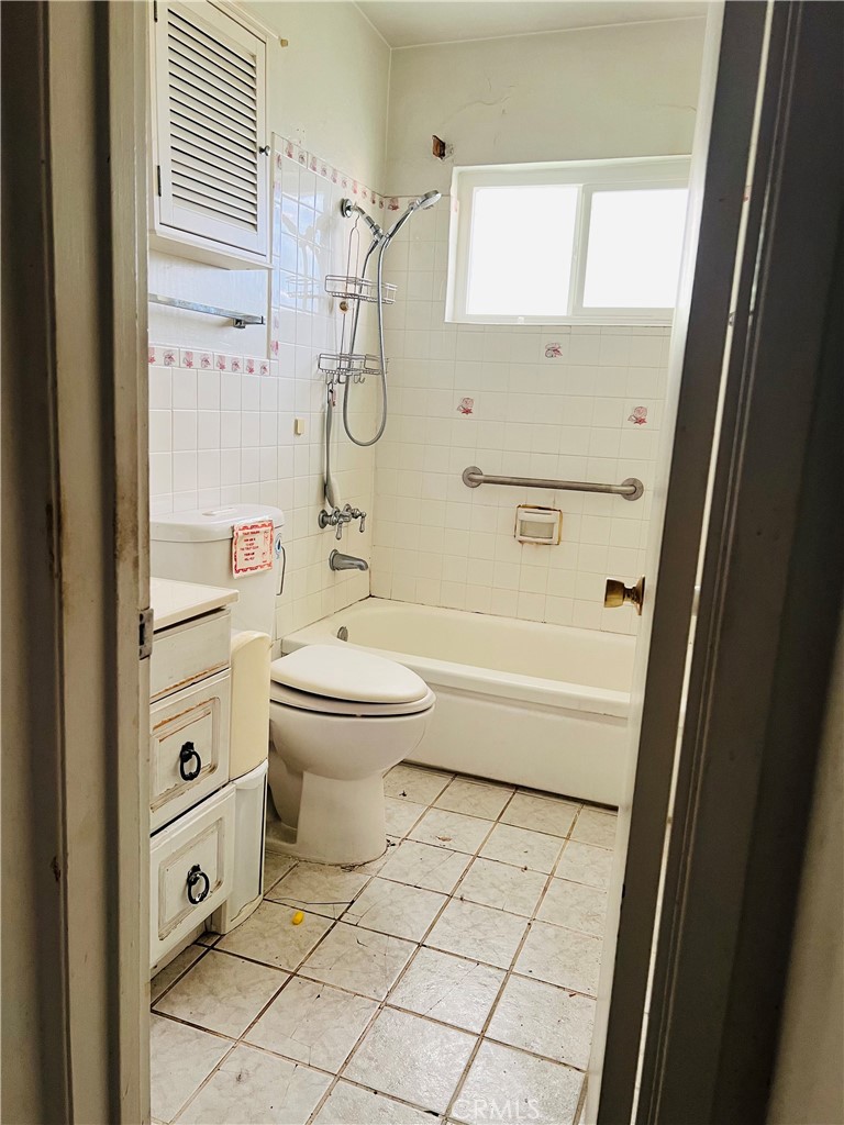 4927 Lakiba Palmer Avenue