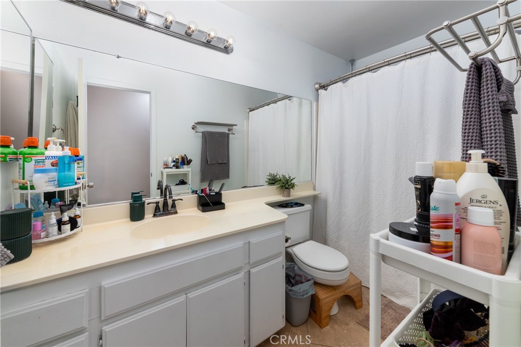 1475 W Victoria Street