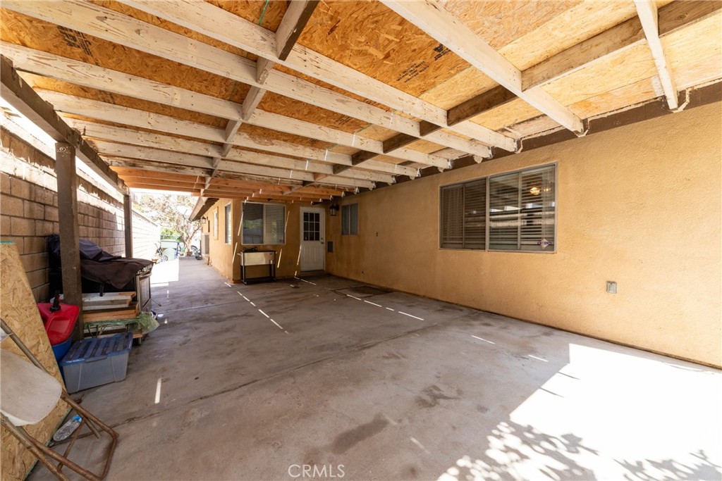 1475 W Victoria Street