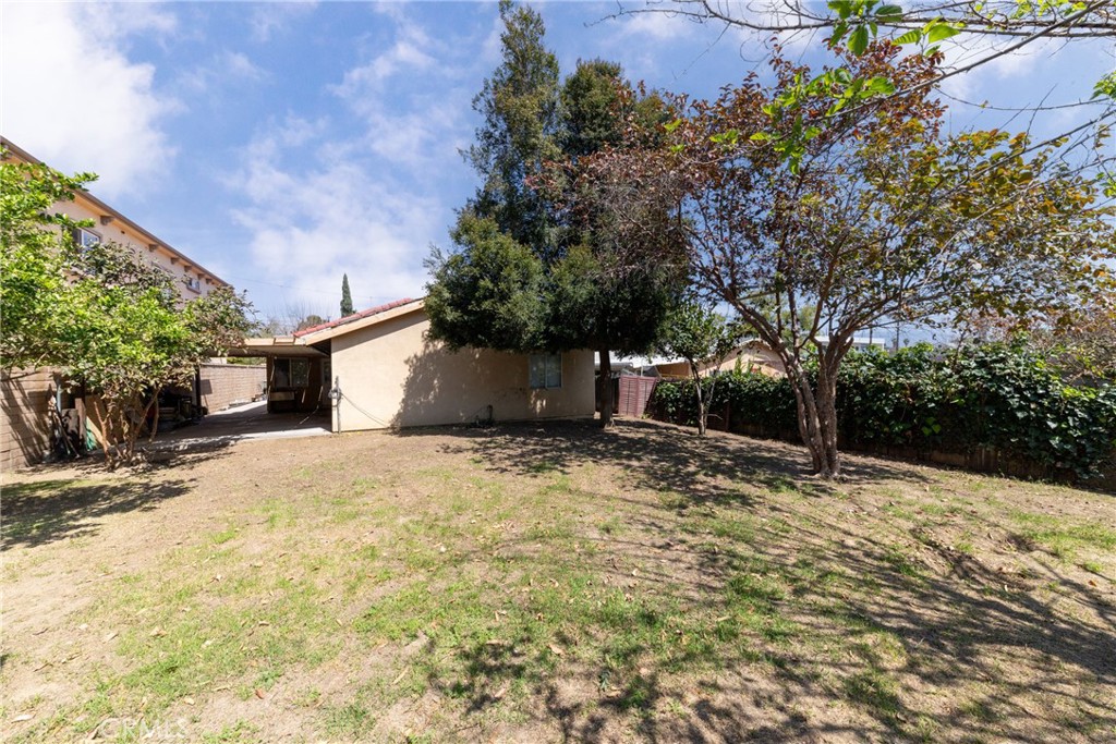 1475 W Victoria Street