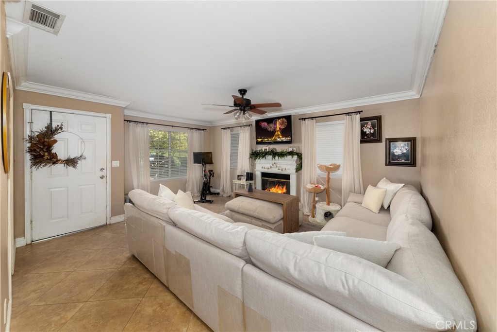 1475 W Victoria Street