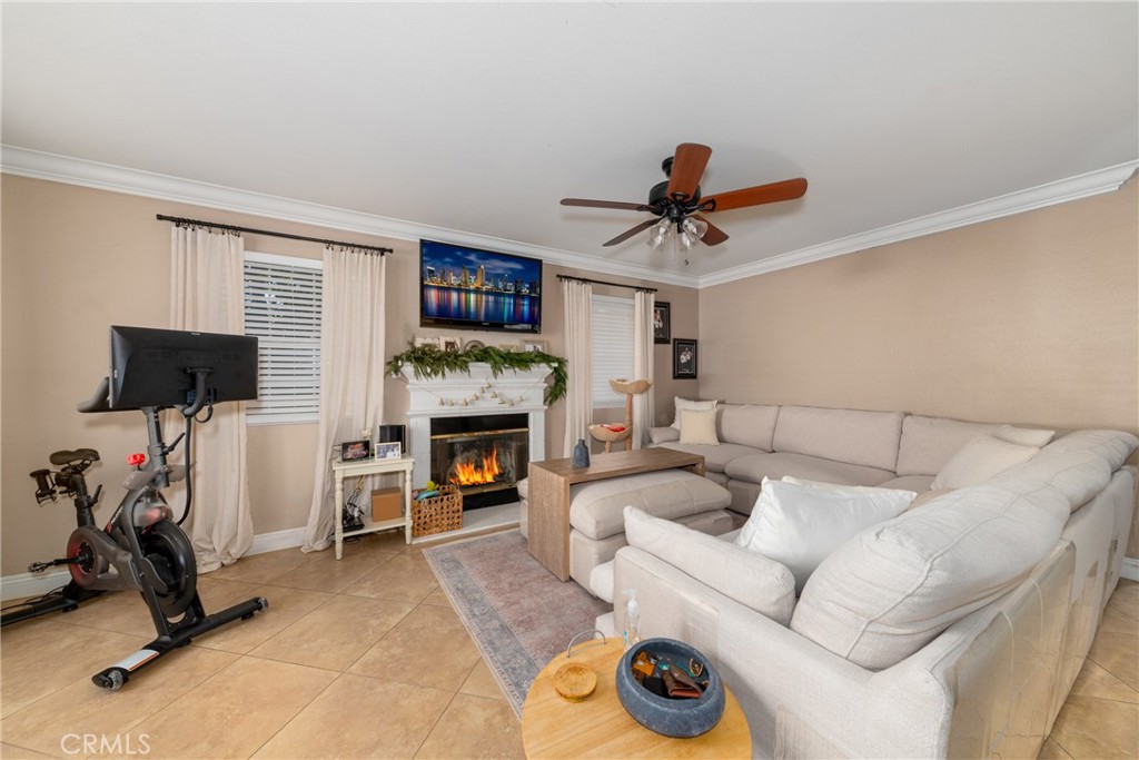 1475 W Victoria Street