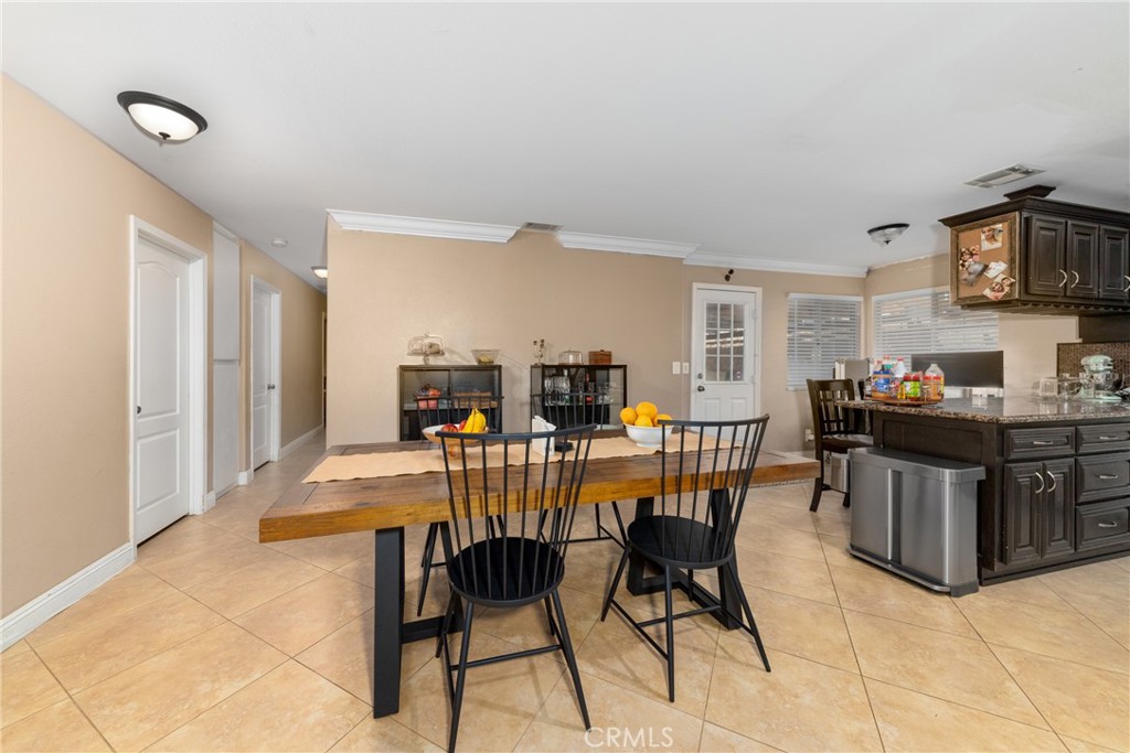 1475 W Victoria Street