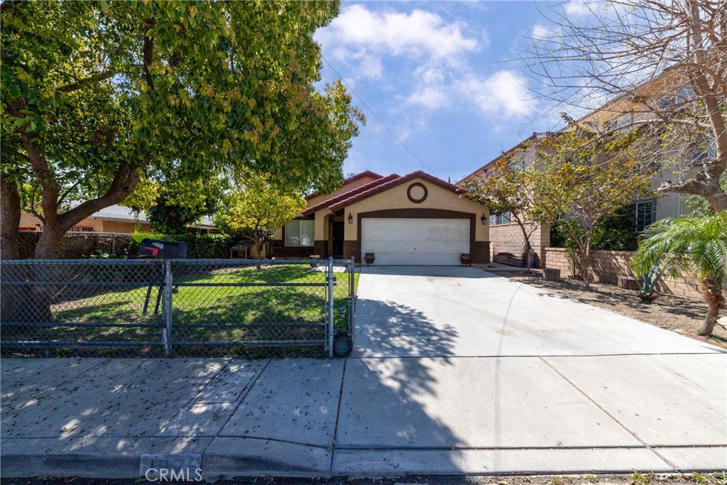 1475 W Victoria Street