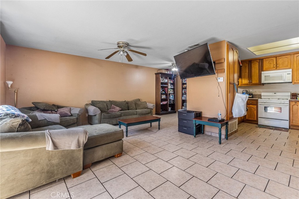 240 W Hemlock Street