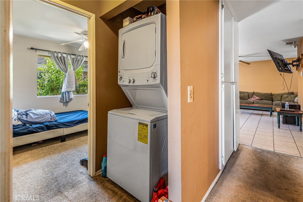 240 W Hemlock Street