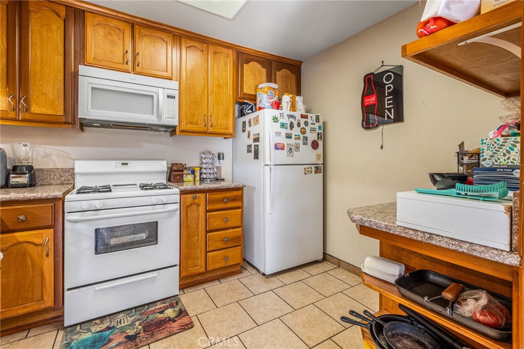 240 W Hemlock Street