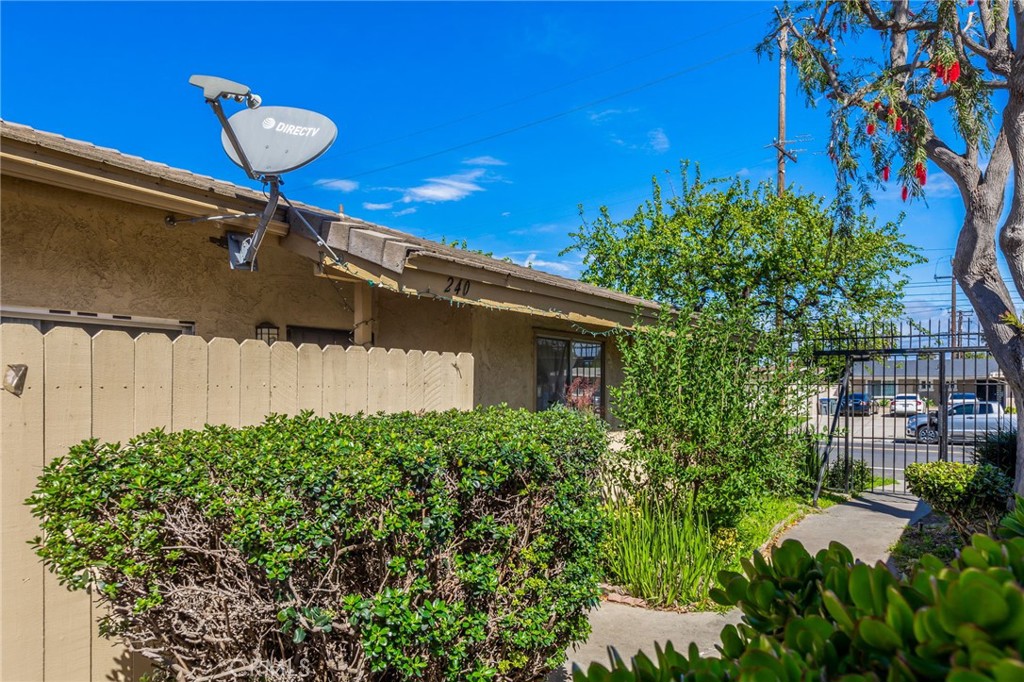 240 W Hemlock Street