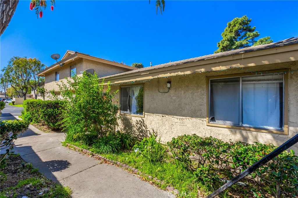 240 W Hemlock Street