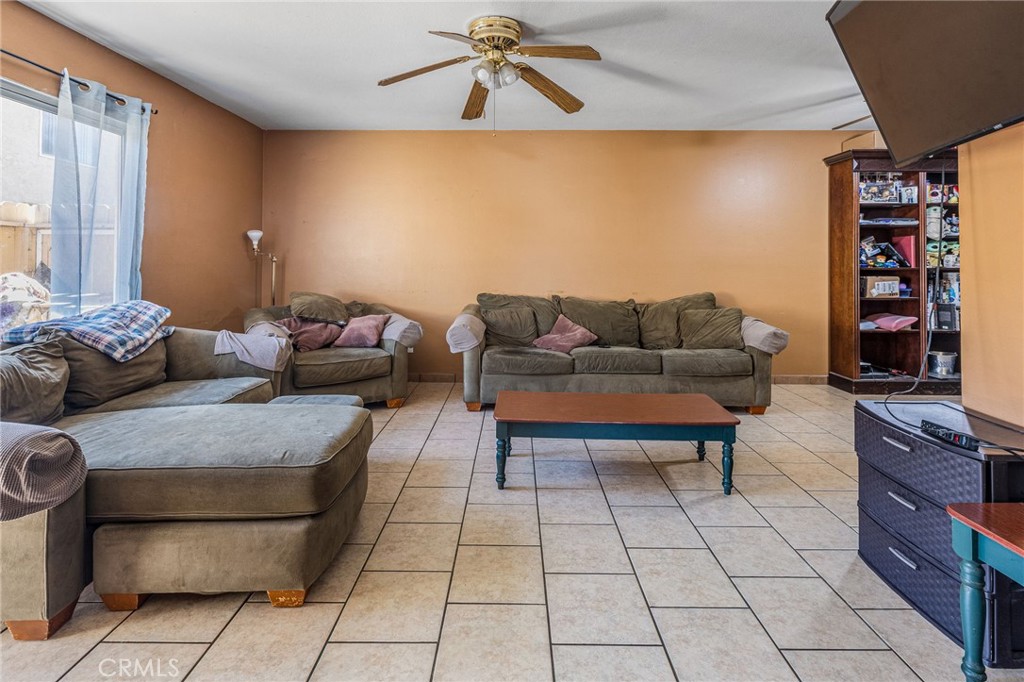 240 W Hemlock Street