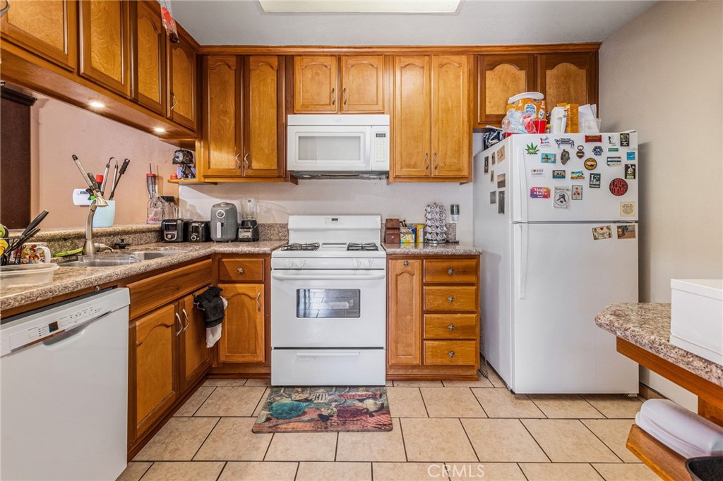 240 W Hemlock Street