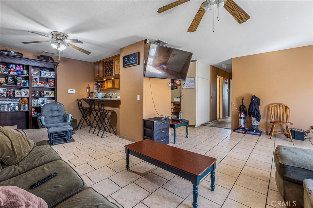 240 W Hemlock Street