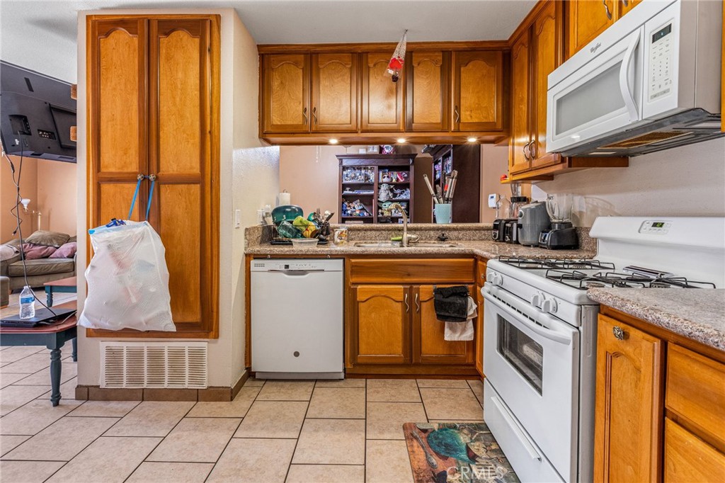 240 W Hemlock Street