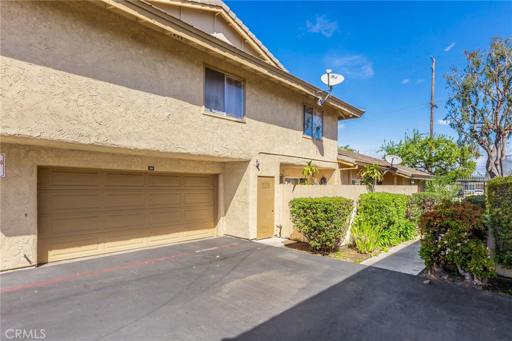 240 W Hemlock Street