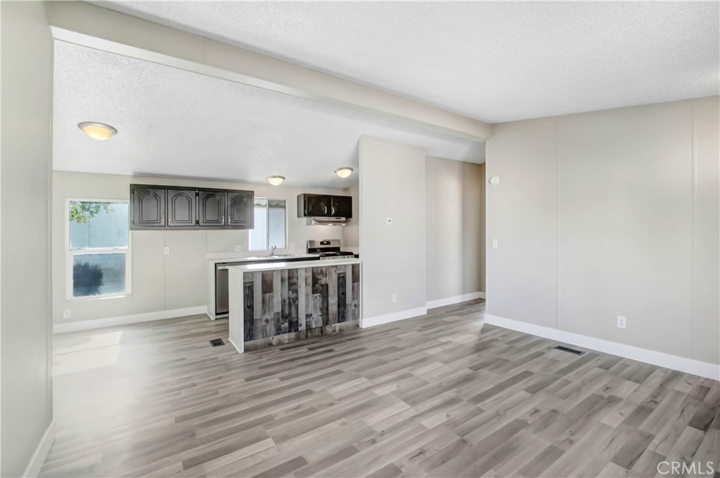 80 E Dawes Street 73