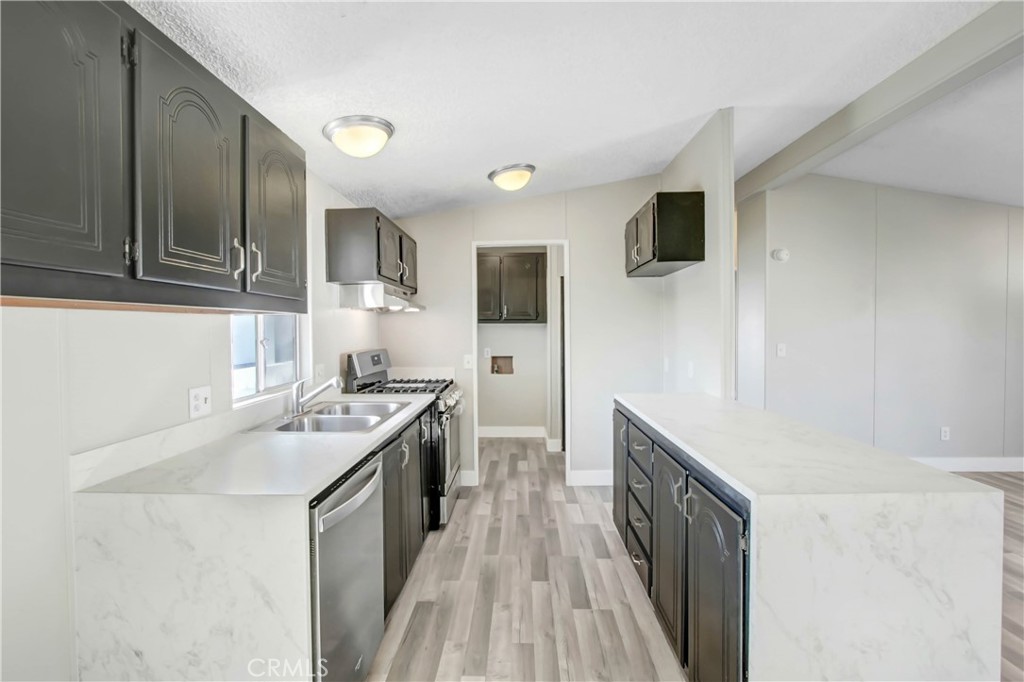 80 E Dawes Street 73