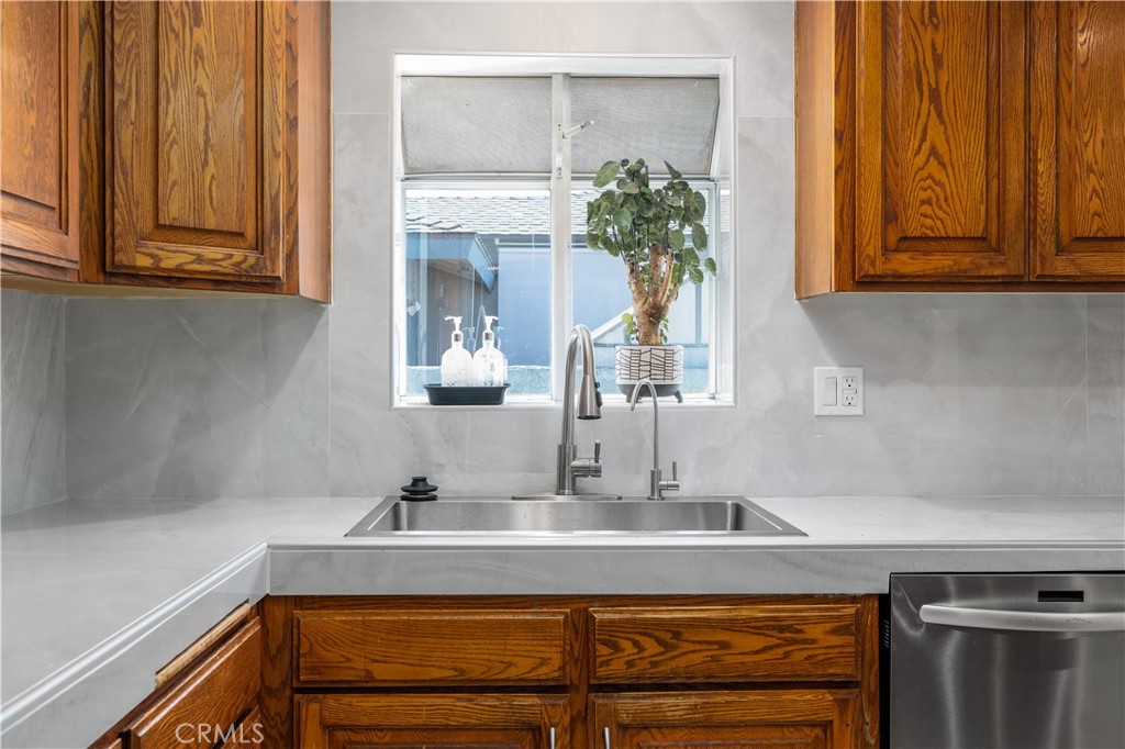 843 W Bonnie Brae Court