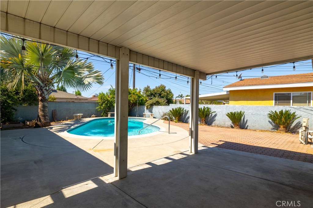 843 W Bonnie Brae Court