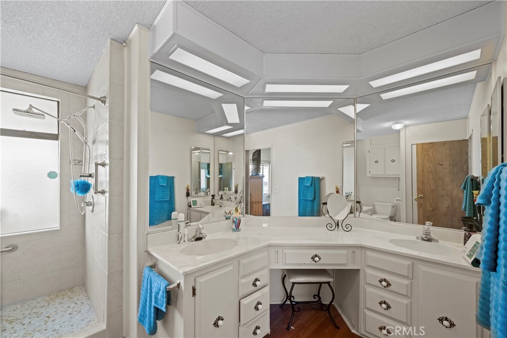 601 N Kirby Street 450