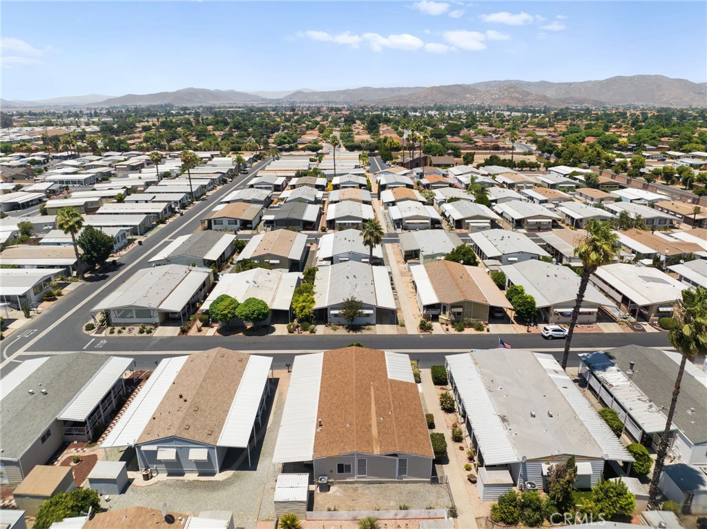 1525 W Oakland Avenue 53