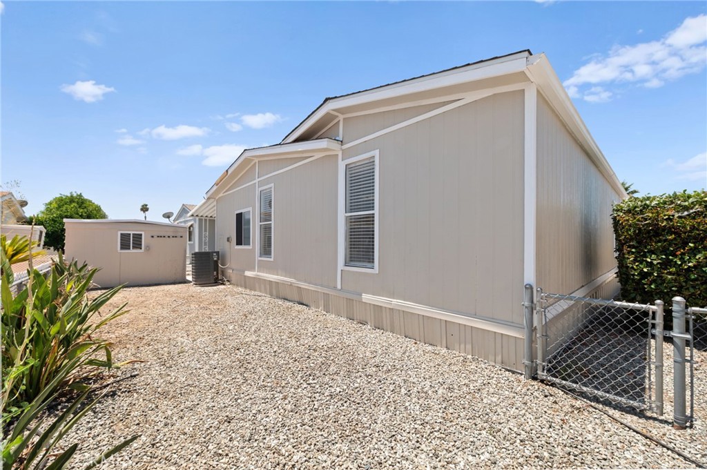 1525 W Oakland Avenue 53