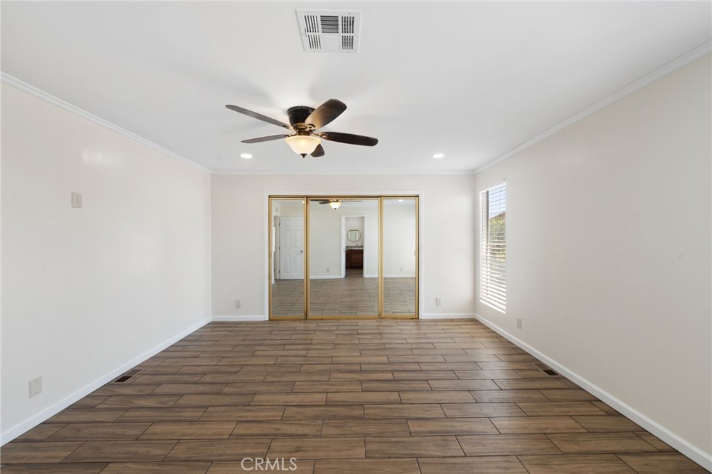 1525 W Oakland Avenue 53