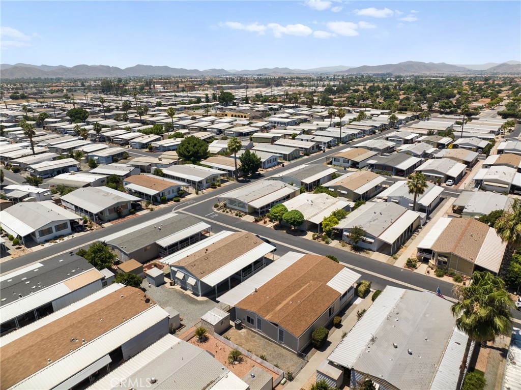 1525 W Oakland Avenue 53