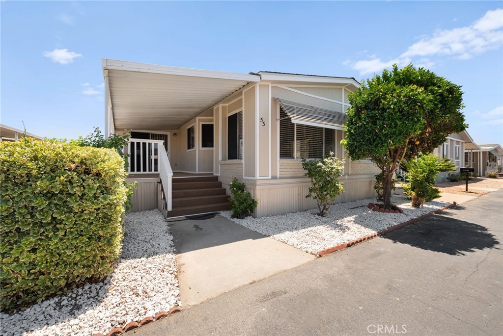 1525 W Oakland Avenue 53