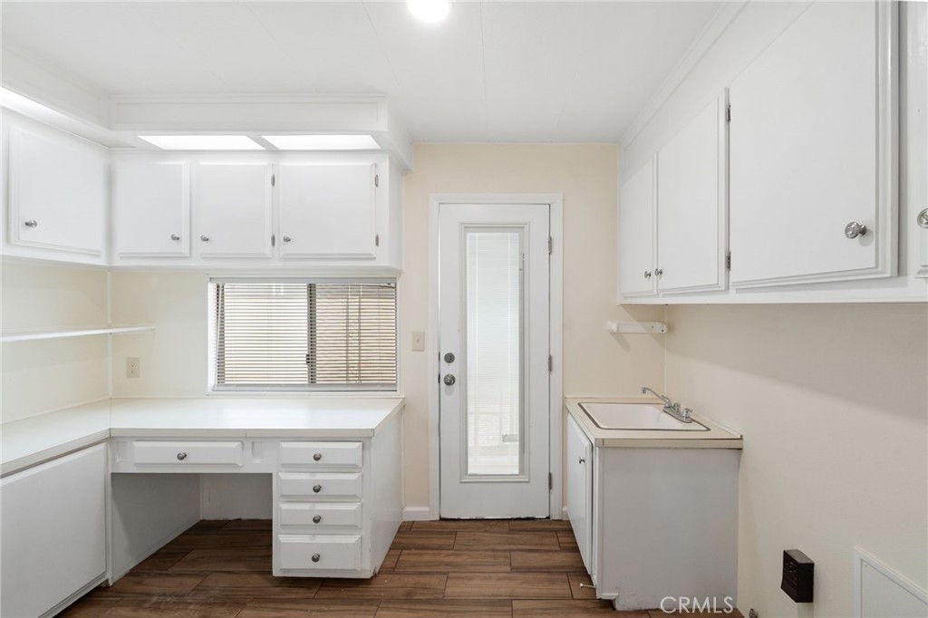 1525 W Oakland Avenue 53