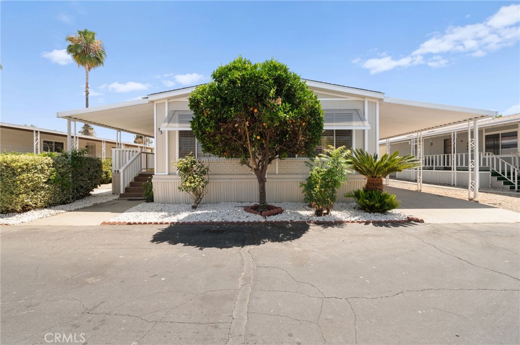 1525 W Oakland Avenue 53