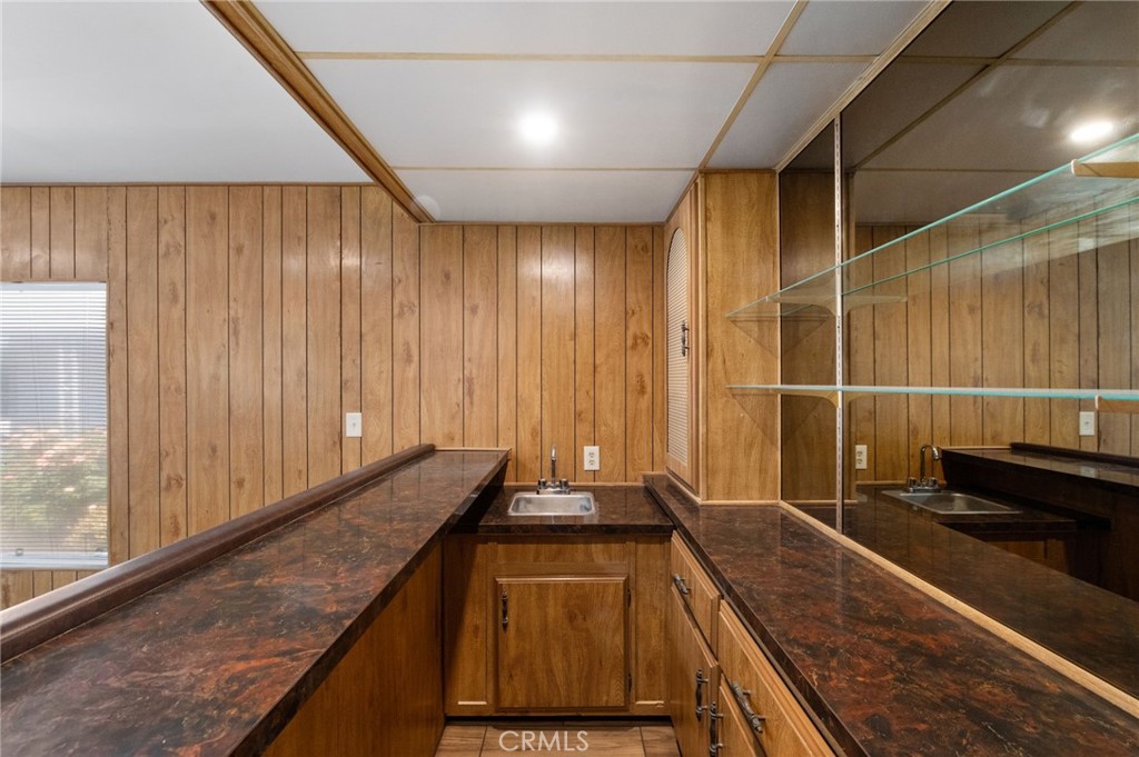 1525 W Oakland Avenue 53