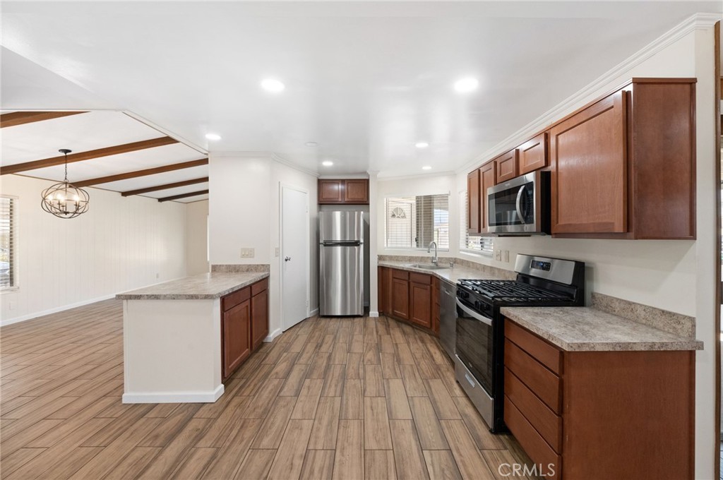 1525 W Oakland Avenue 53