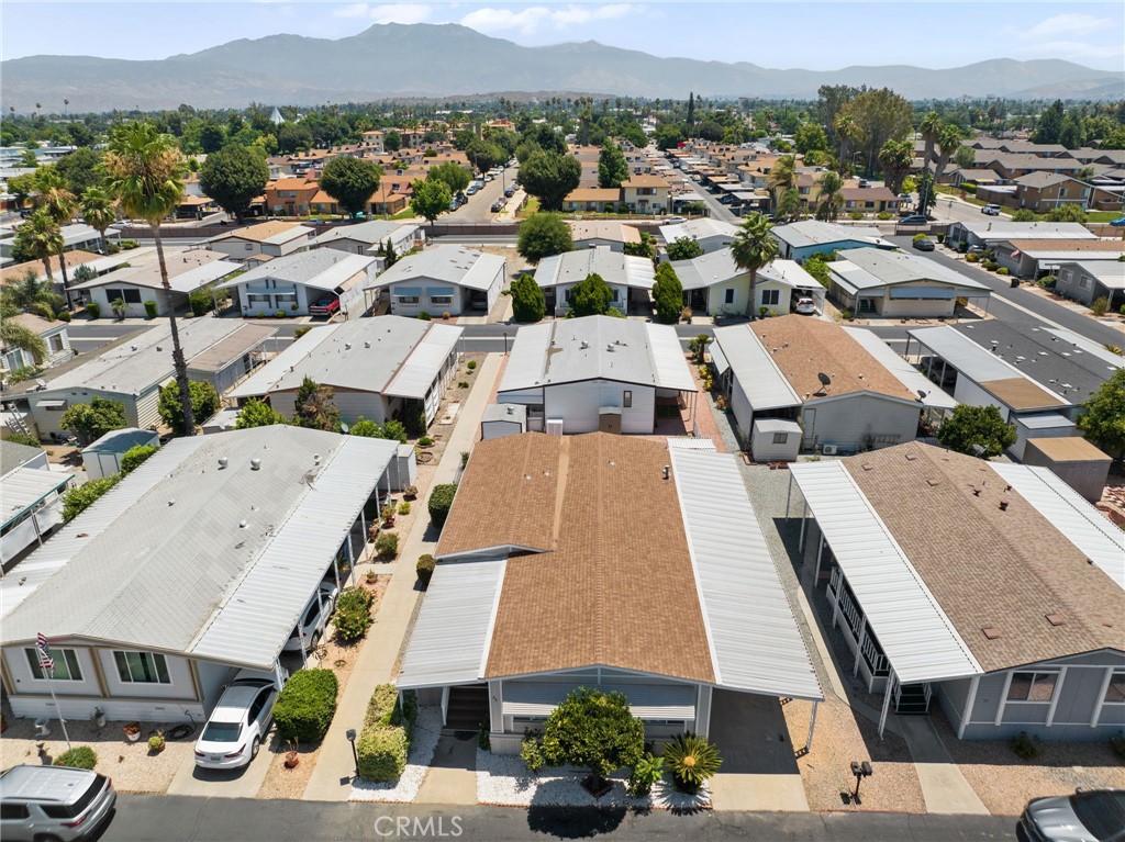 1525 W Oakland Avenue 53