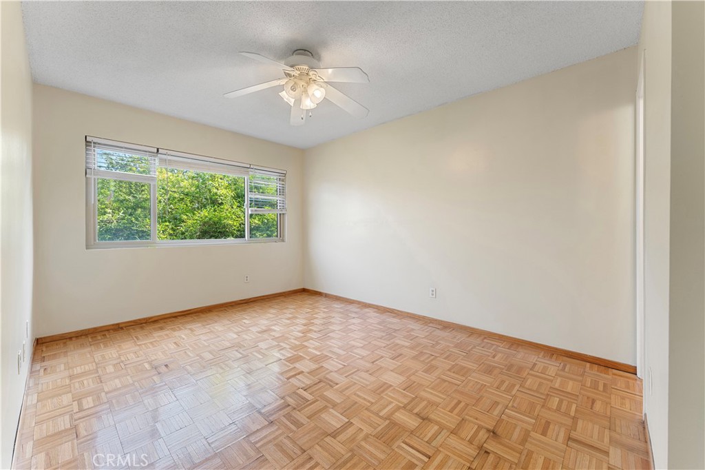 360 Gladys Avenue 11