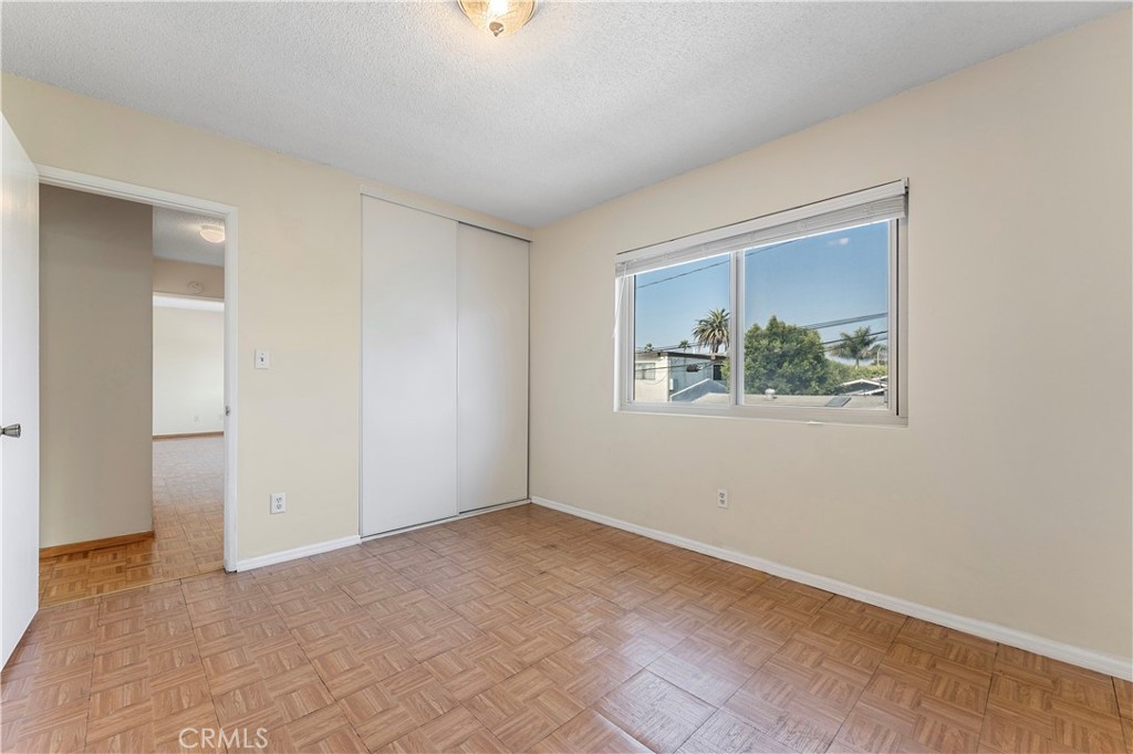 360 Gladys Avenue 11