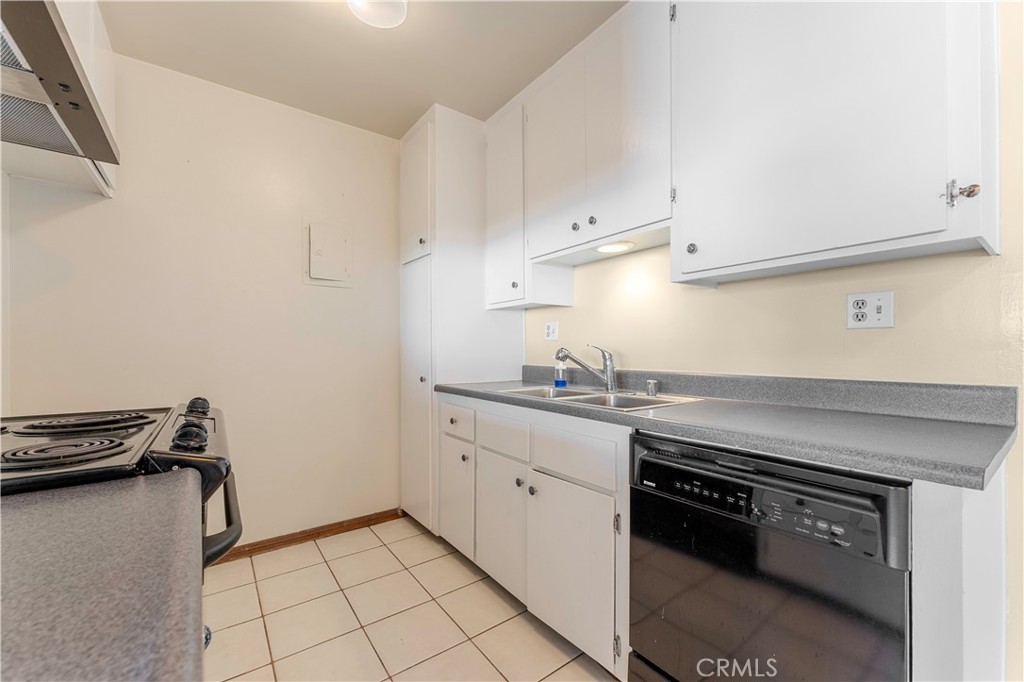 360 Gladys Avenue 11