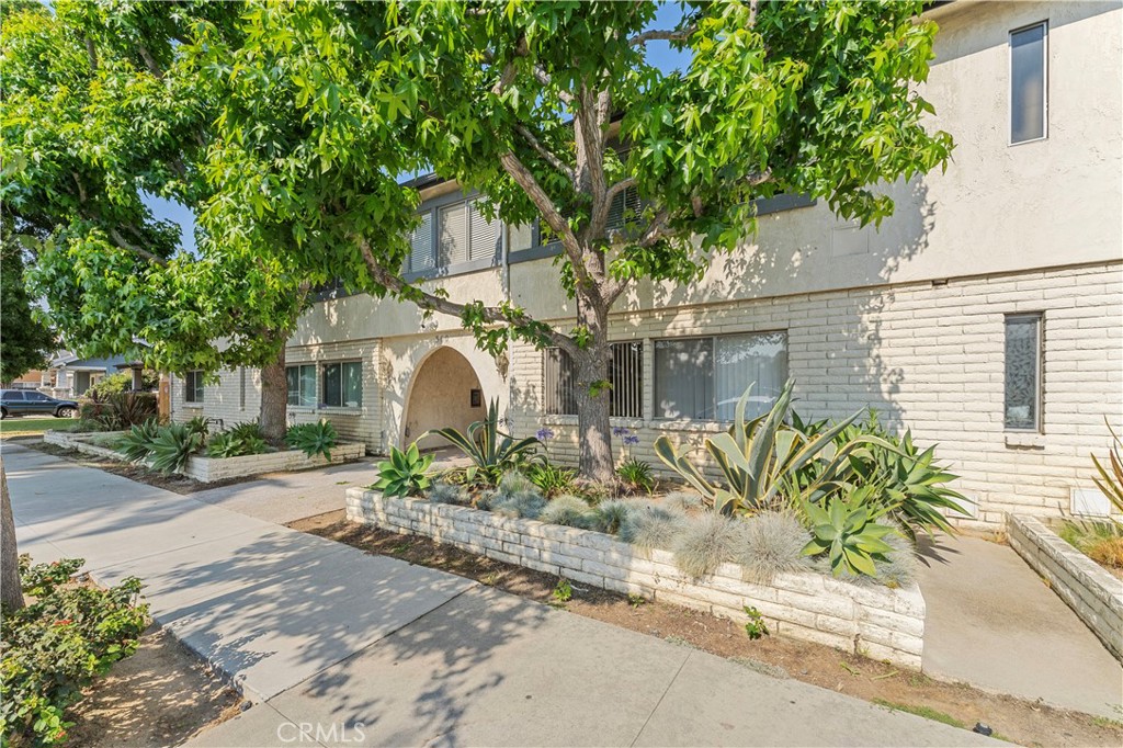 360 Gladys Avenue 11