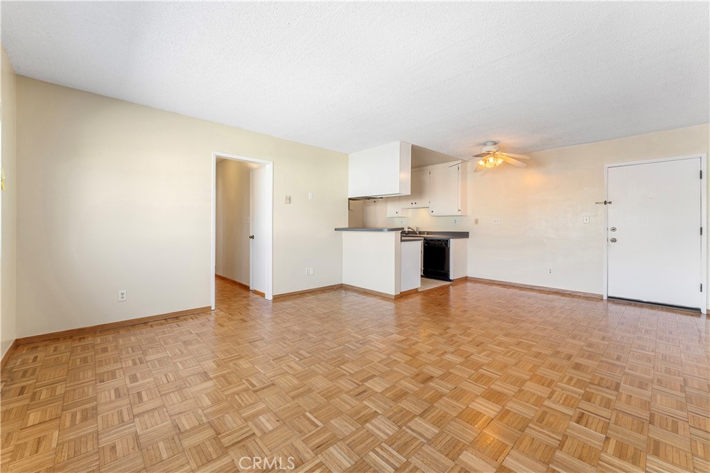 360 Gladys Avenue 11