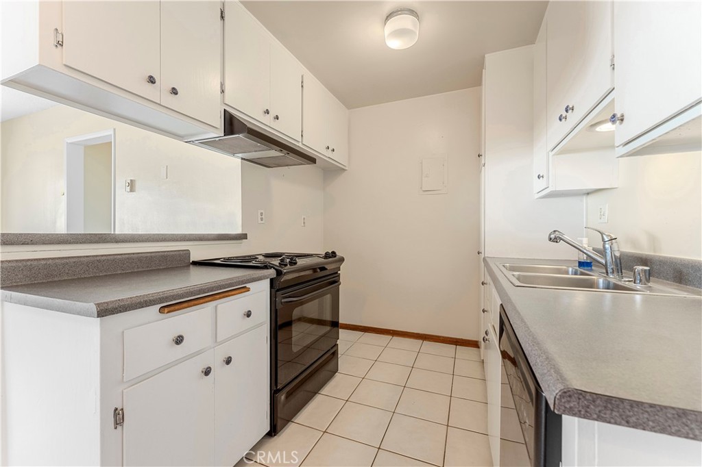 360 Gladys Avenue 11