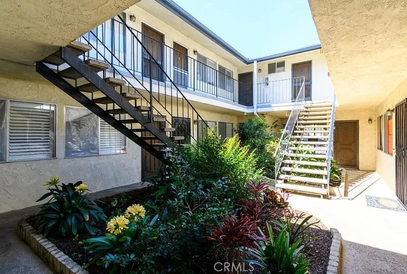 360 Gladys Avenue 11