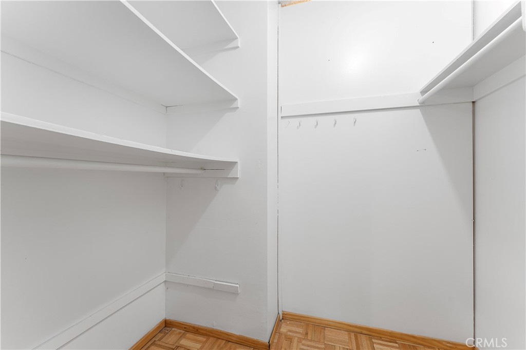 360 Gladys Avenue 11