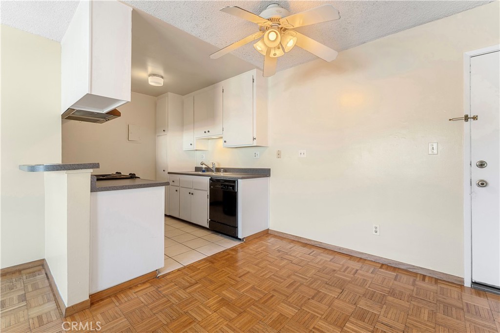 360 Gladys Avenue 11