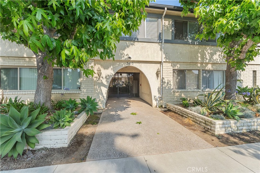 360 Gladys Avenue 11