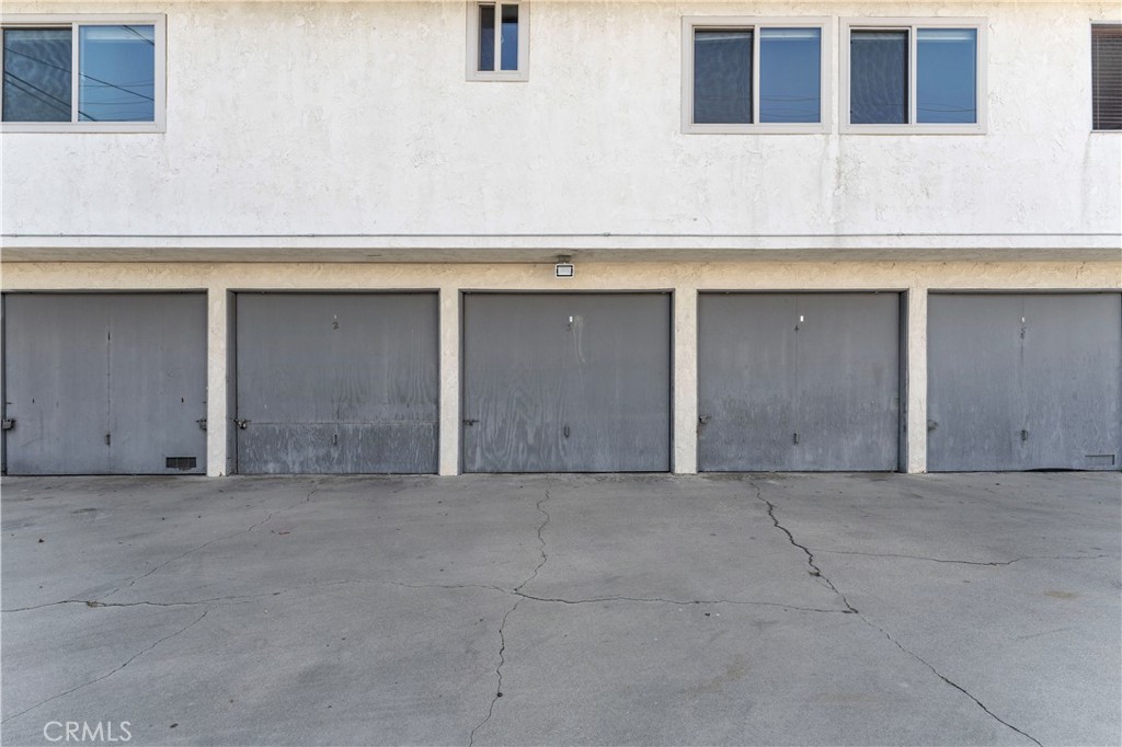 360 Gladys Avenue 11