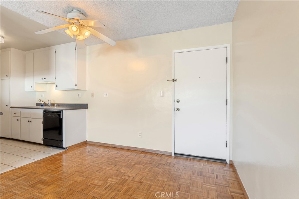 360 Gladys Avenue 11