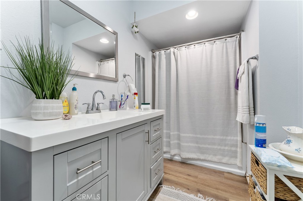 13407 Helen St Street