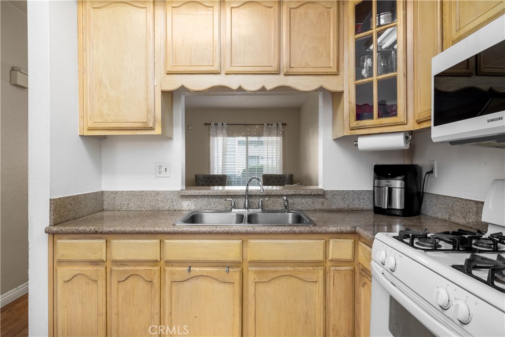 926 W Philadelphia Street R99